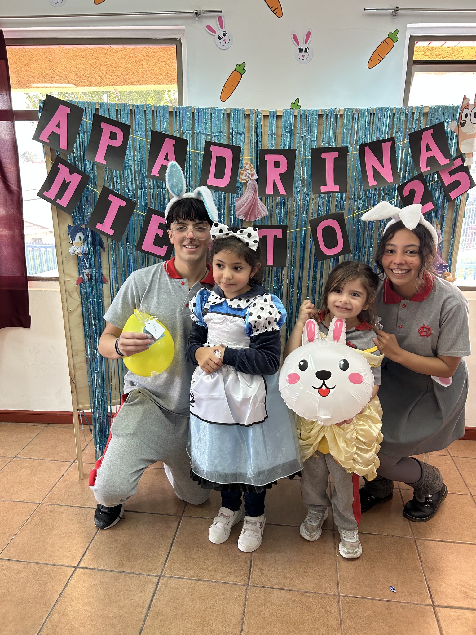 ¡El apadrinamiento de nuestros queridos estudiantes de 4° medio a los pequeñitos de Kínder! 2025 - 492892955_1158784272711230_8574027778941202232_n.jpg